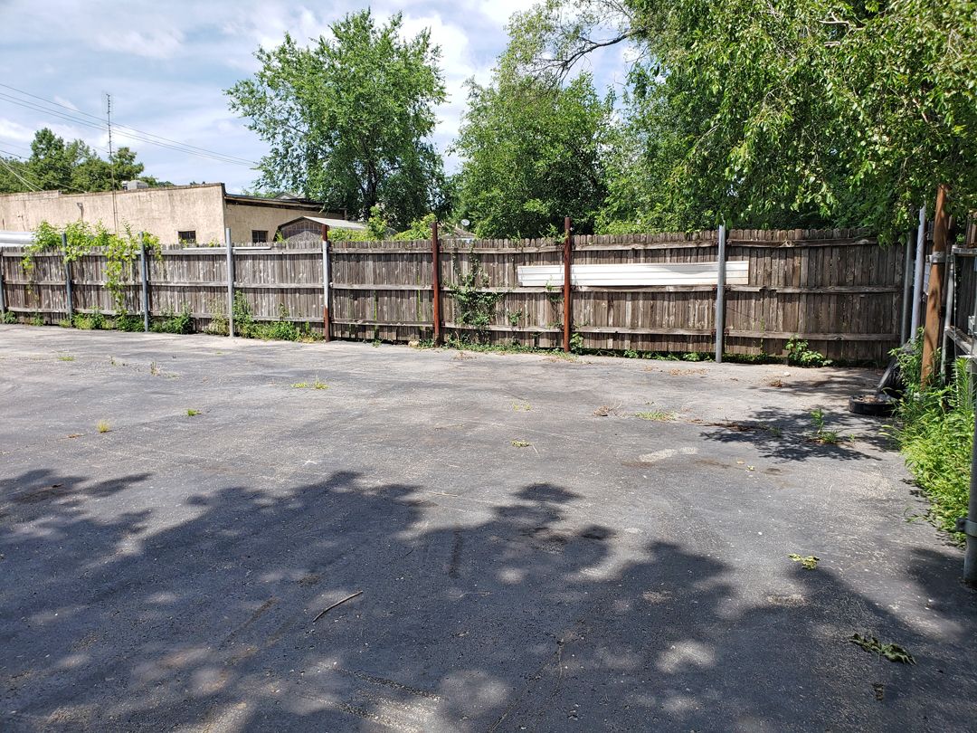 5943 Merriam Dr, Shawnee Mission, KS 66203